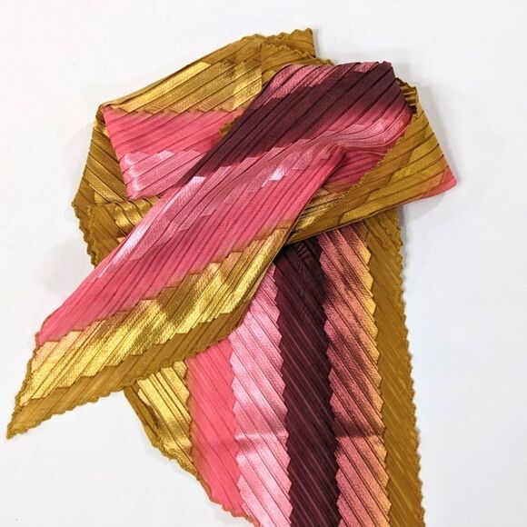 Prettiest Vintage Neck Scarf - Picture 3 of 5